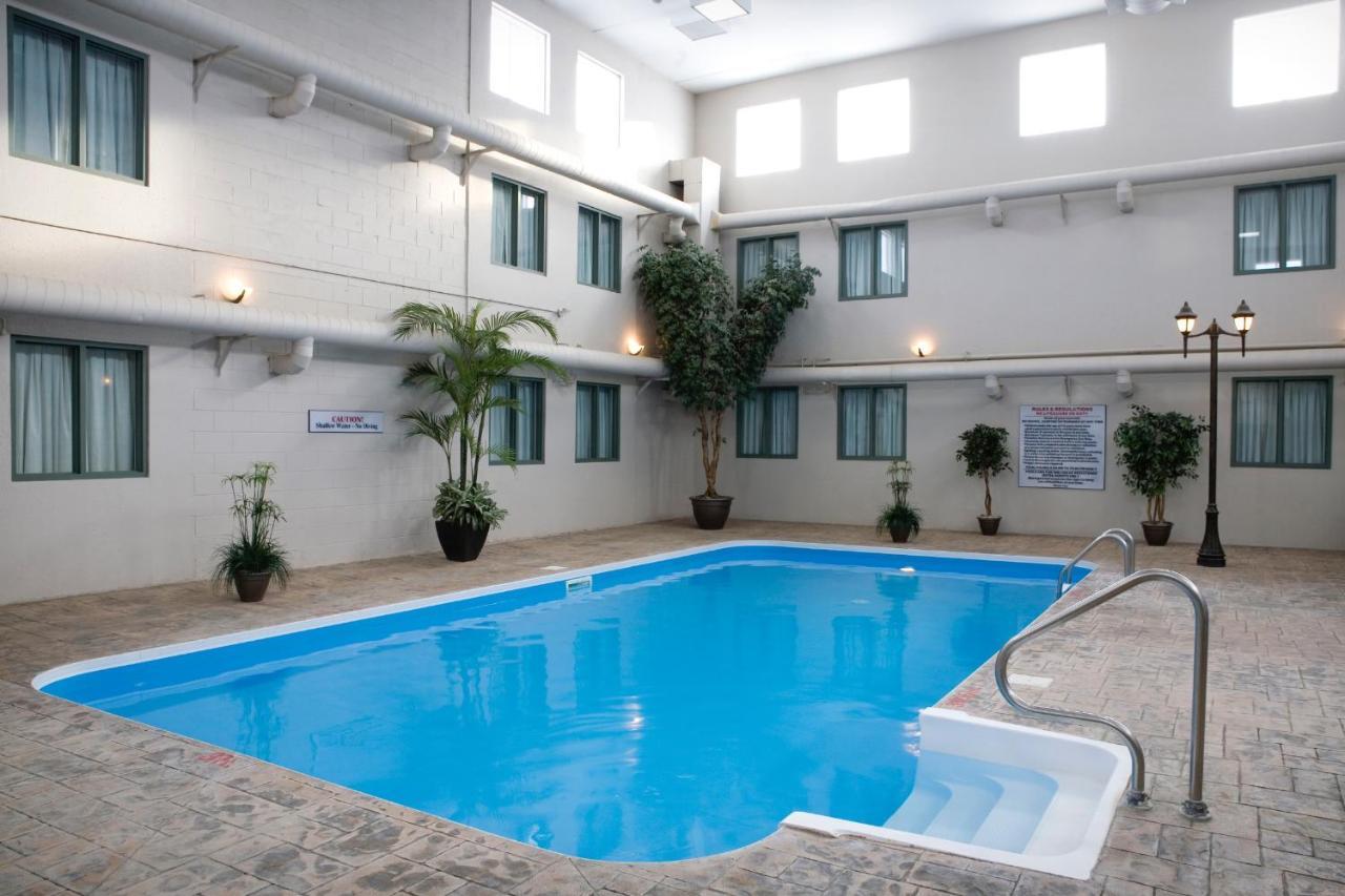 Heritage Inn Hotel & Convention Centre - High River Екстериор снимка