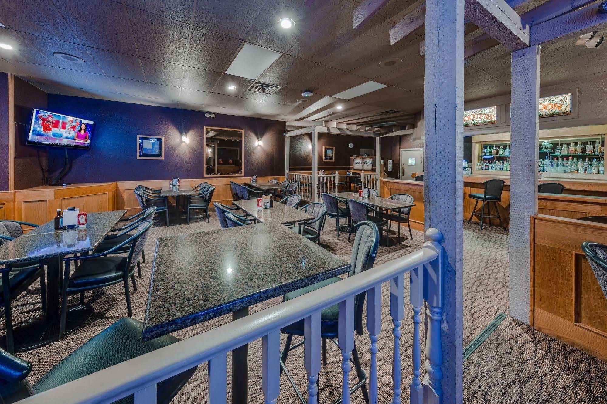 Heritage Inn Hotel & Convention Centre - High River Екстериор снимка