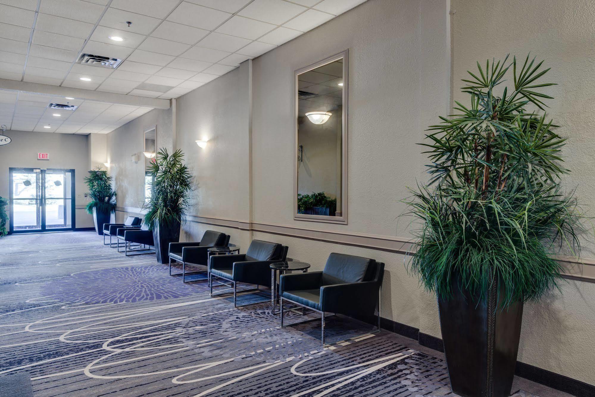 Heritage Inn Hotel & Convention Centre - High River Екстериор снимка