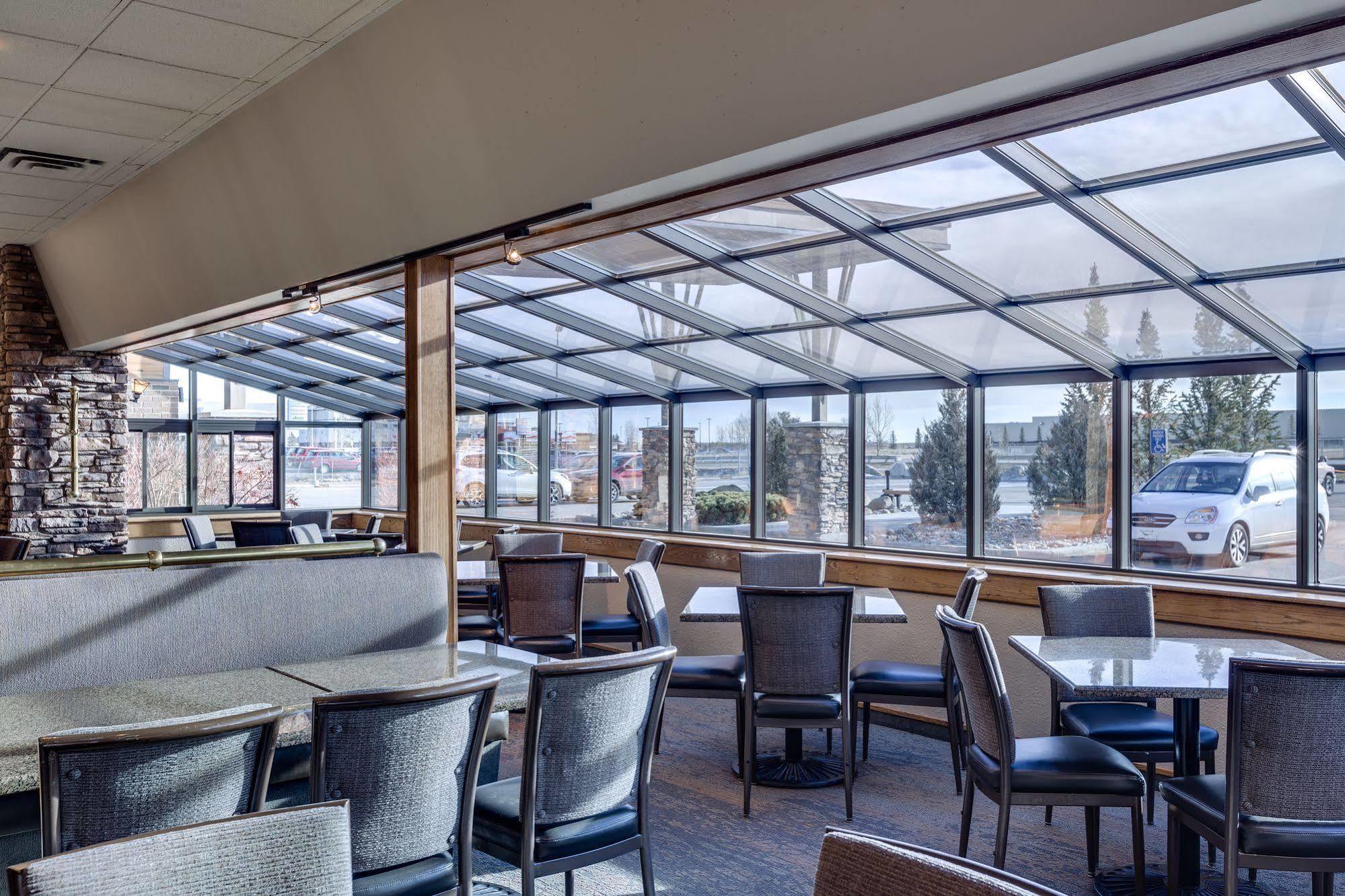 Heritage Inn Hotel & Convention Centre - High River Екстериор снимка