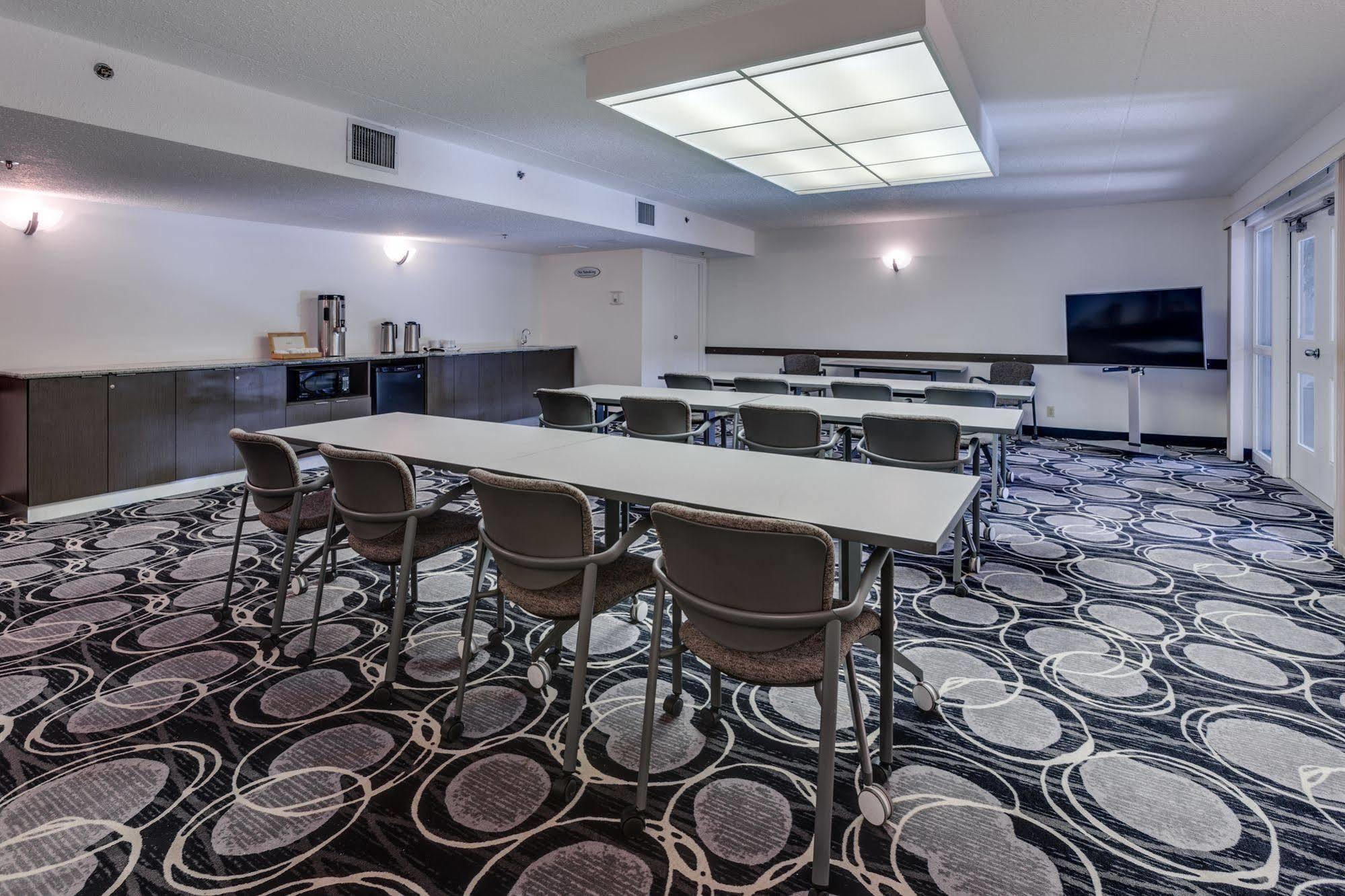 Heritage Inn Hotel & Convention Centre - High River Екстериор снимка